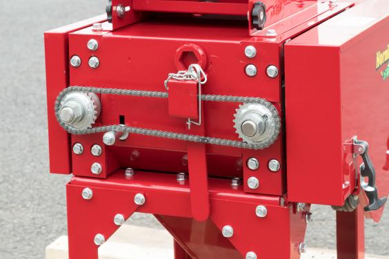 Roll adjustment system Roll adjustment system on Horning roller mill